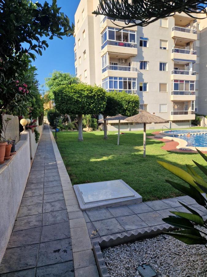 Magnifico Chalet Adosado En Torrevieja, Alicante. Екстериор снимка